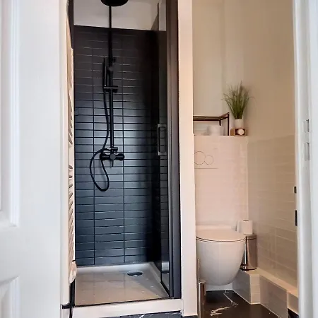 Renove, 1 Chambre, 300m De La Gare, Pres Du Centre De - Fr-1-361-479 * Granville