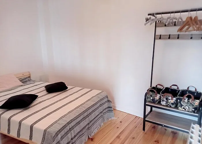 Renove, 1 Chambre, 300m De La Gare, Pres Du Centre De - Fr-1-361-479 Lägenhet