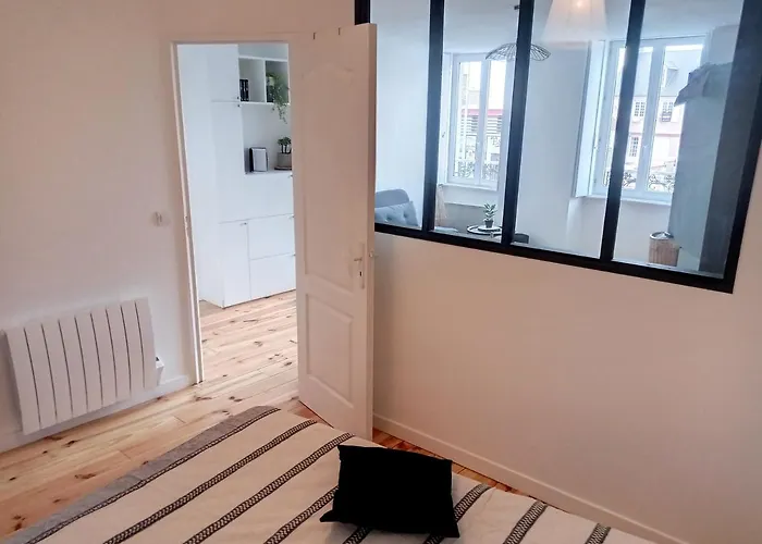 Renove, 1 Chambre, 300m De La Gare, Pres Du Centre De - Fr-1-361-479 * Granville