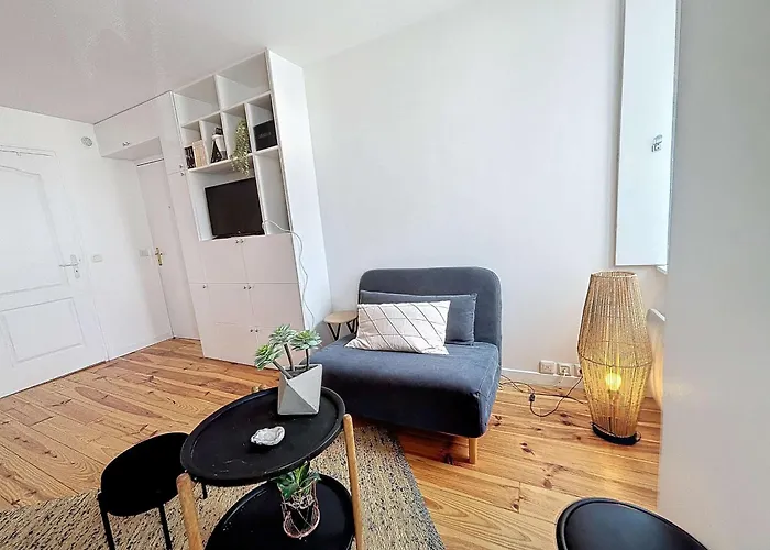 Renove, 1 Chambre, 300m De La Gare, Pres Du Centre De - Fr-1-361-479