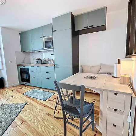 Rénové, 1 Chambre, 300m De La Gare, Près Du Centre De - Fr-1-361-479 Appartement Granville