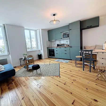 Rénové, 1 Chambre, 300m De La Gare, Près Du Centre De - Fr-1-361-479 Granville