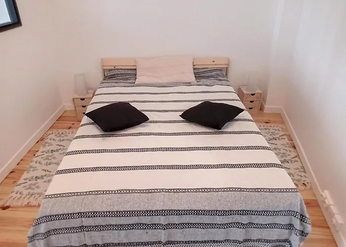 Renove, 1 Chambre, 300m De La Gare, Pres Du Centre De - Fr-1-361-479