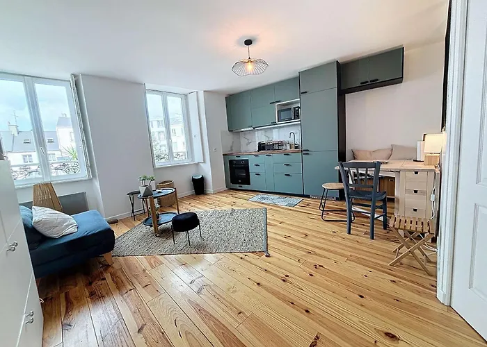 Renove, 1 Chambre, 300m De La Gare, Pres Du Centre De - Fr-1-361-479 Granville